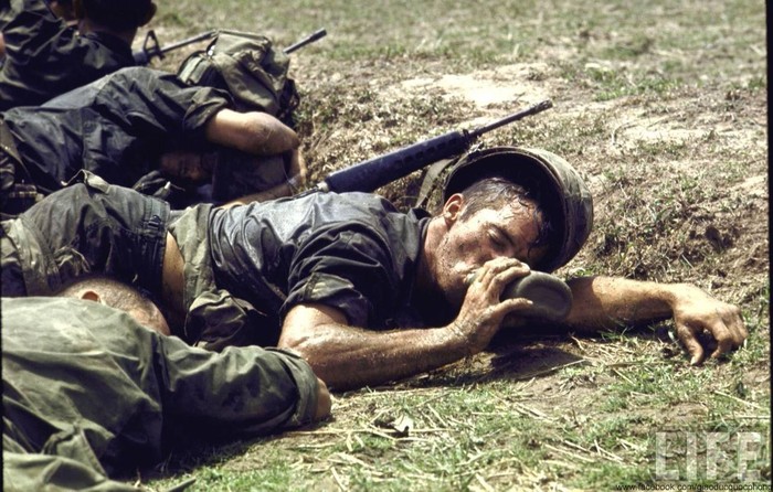 Trong vòng hai tháng (từ ngày 30-4 đến ngày 30-6-1970), quân Mỹ và quân đội Sài Gòn đã mở 23 cuộc hành quân, ồ ạt đánh sâu vào đất Campuchia 30 km đến 40 km (có nơi đến 80 km), trên toàn tuyến biên giới tiếp giáp với Việt Nam, tập trung vào các hướng đông và đông nam Svay Rieng, Mimốt - Snoul, Ta Keo - đông Campốt, trọng tâm là căn cứ Ba thu và vùng Lưỡi Câu.